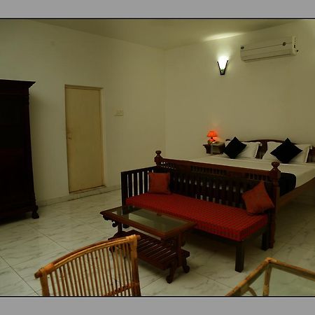 Le Capucin Hotel Pondicherry Exterior foto